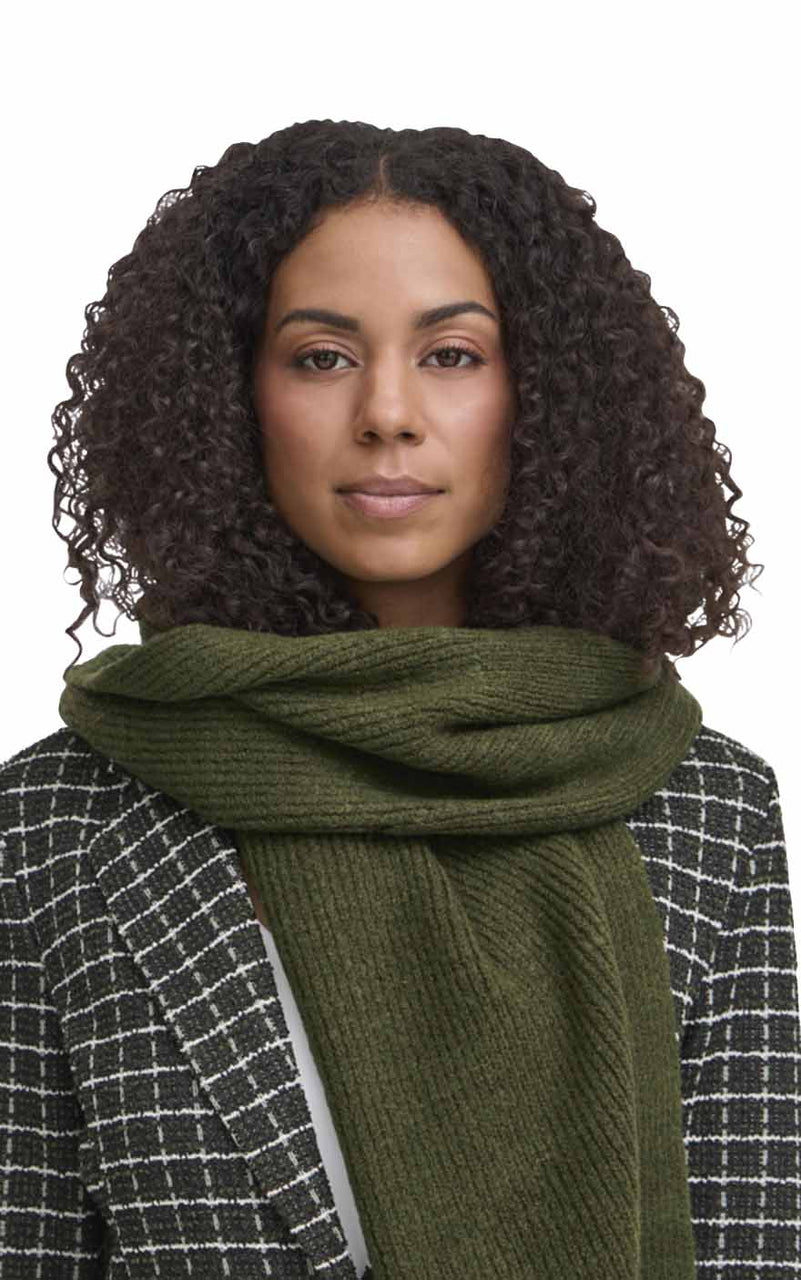 Ivo Scarf in Rifle Green