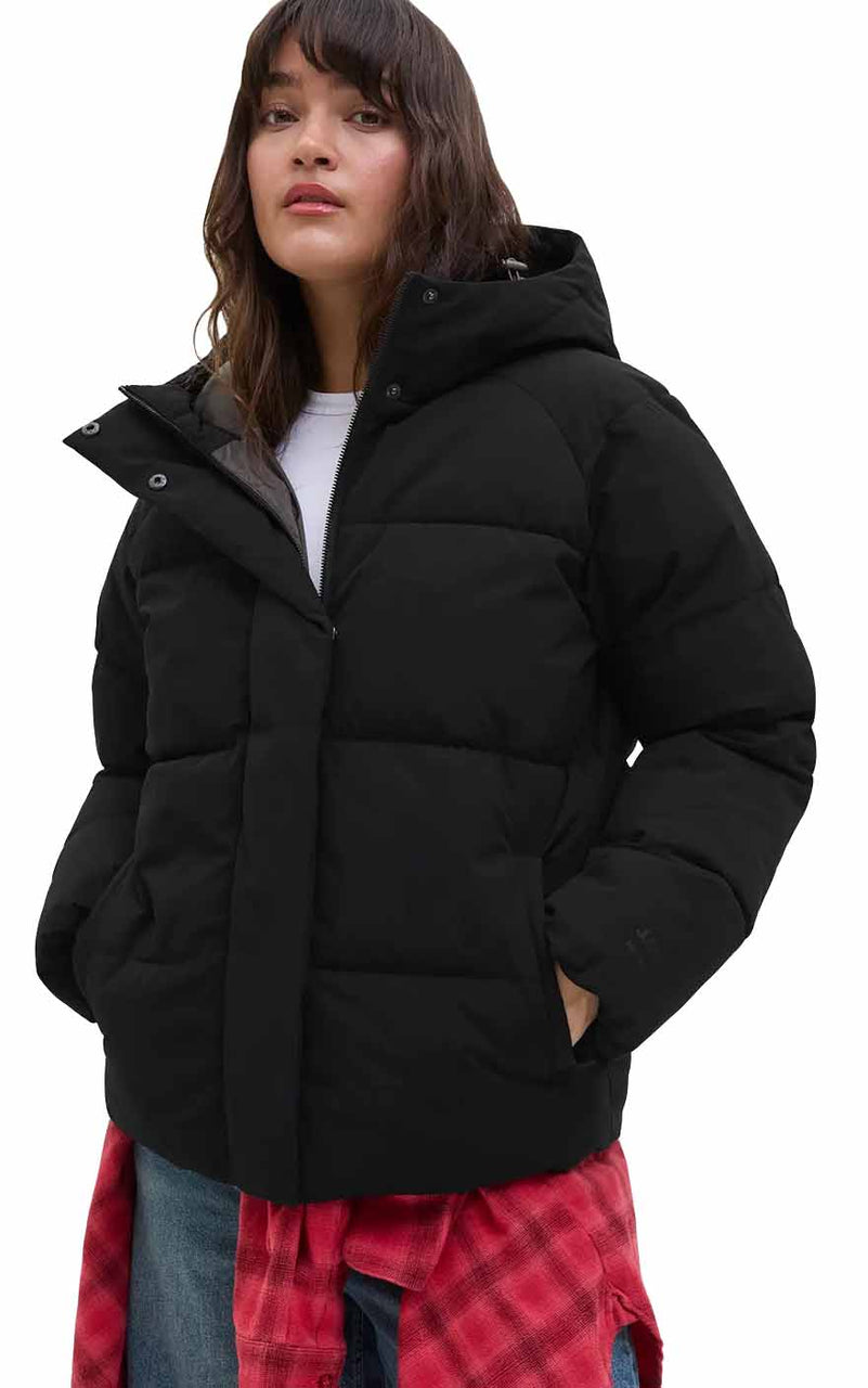 Global Puffer Jacket in Black