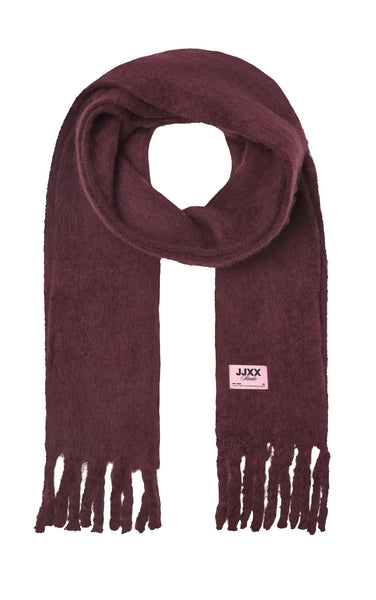 Leslie Scarf in Winetasting