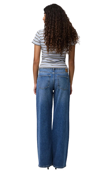 Selma Low Waist Wide Jeans in Medium Blue Denim