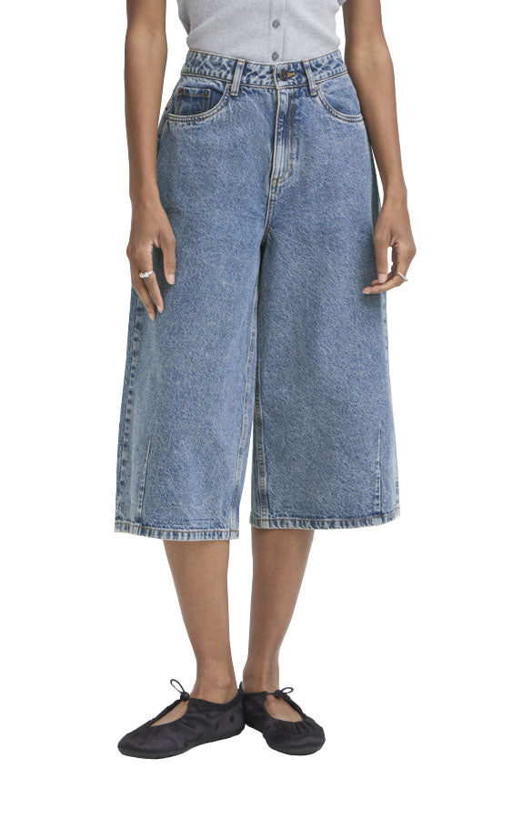 Aveny Long Short in Medium Blue Denim
