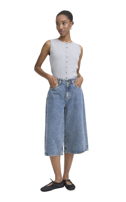 Aveny Long Short in Medium Blue Denim