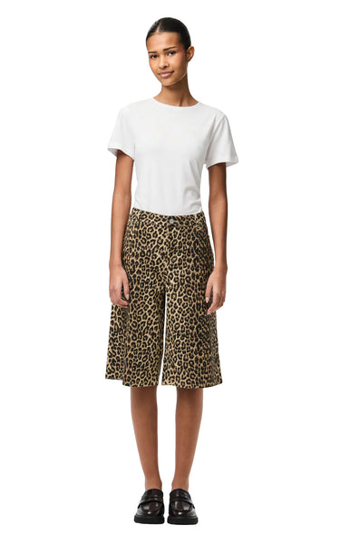 Salume Mid Waist Wide Shorts in White Pepper Leo